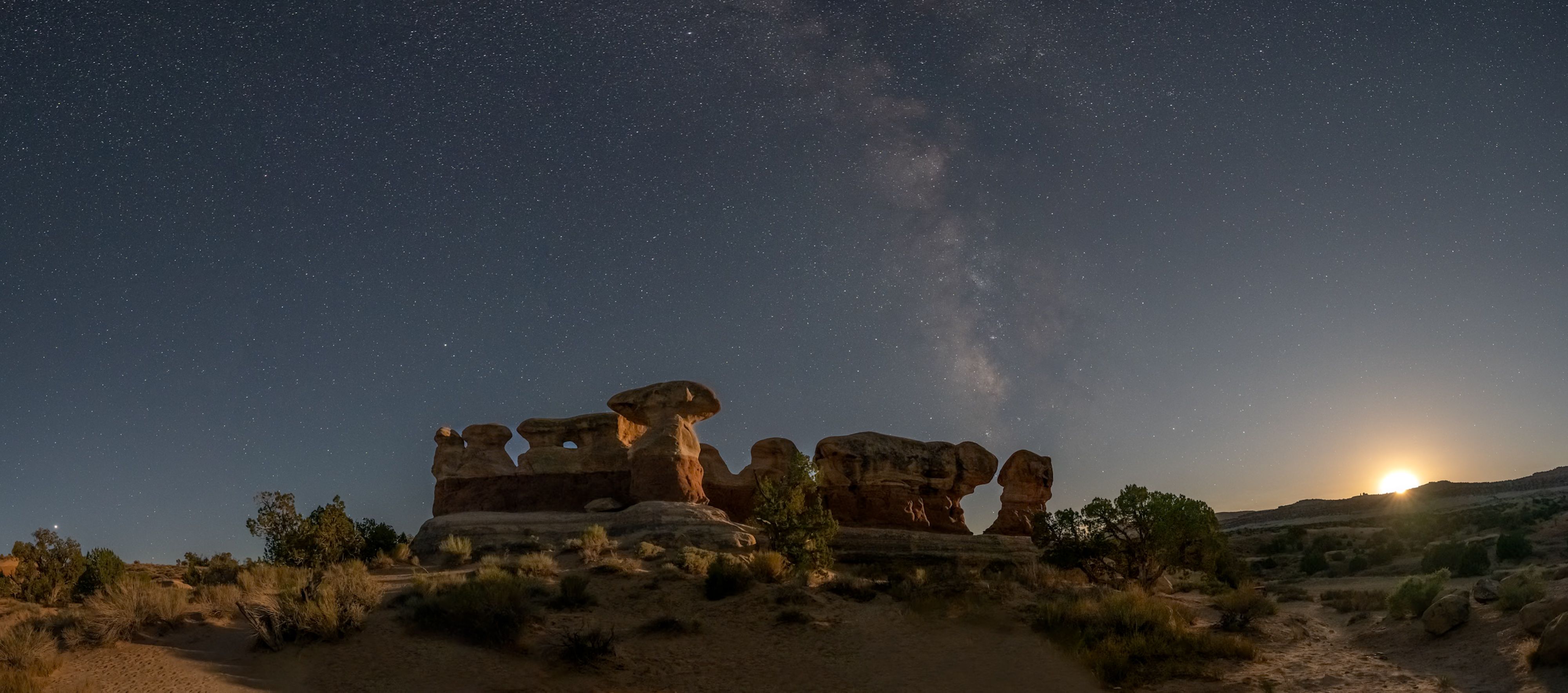 Moonset at Devil's Garden